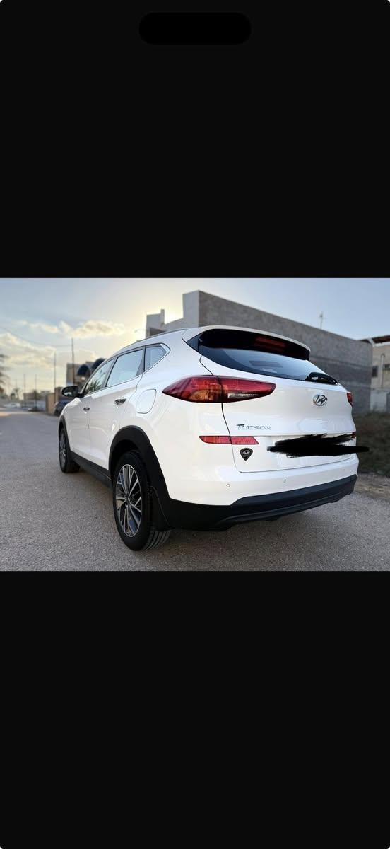 توسان موديل ٢٠ بيها بارد بلجاملغ عكس جهه البانزين ودعاميه اماميه مصبوغه ماشيه ١١٥ الف كاميرات اماميه خلفيه كشنات جلد للاستفسار *********** رقم بصره جديد
