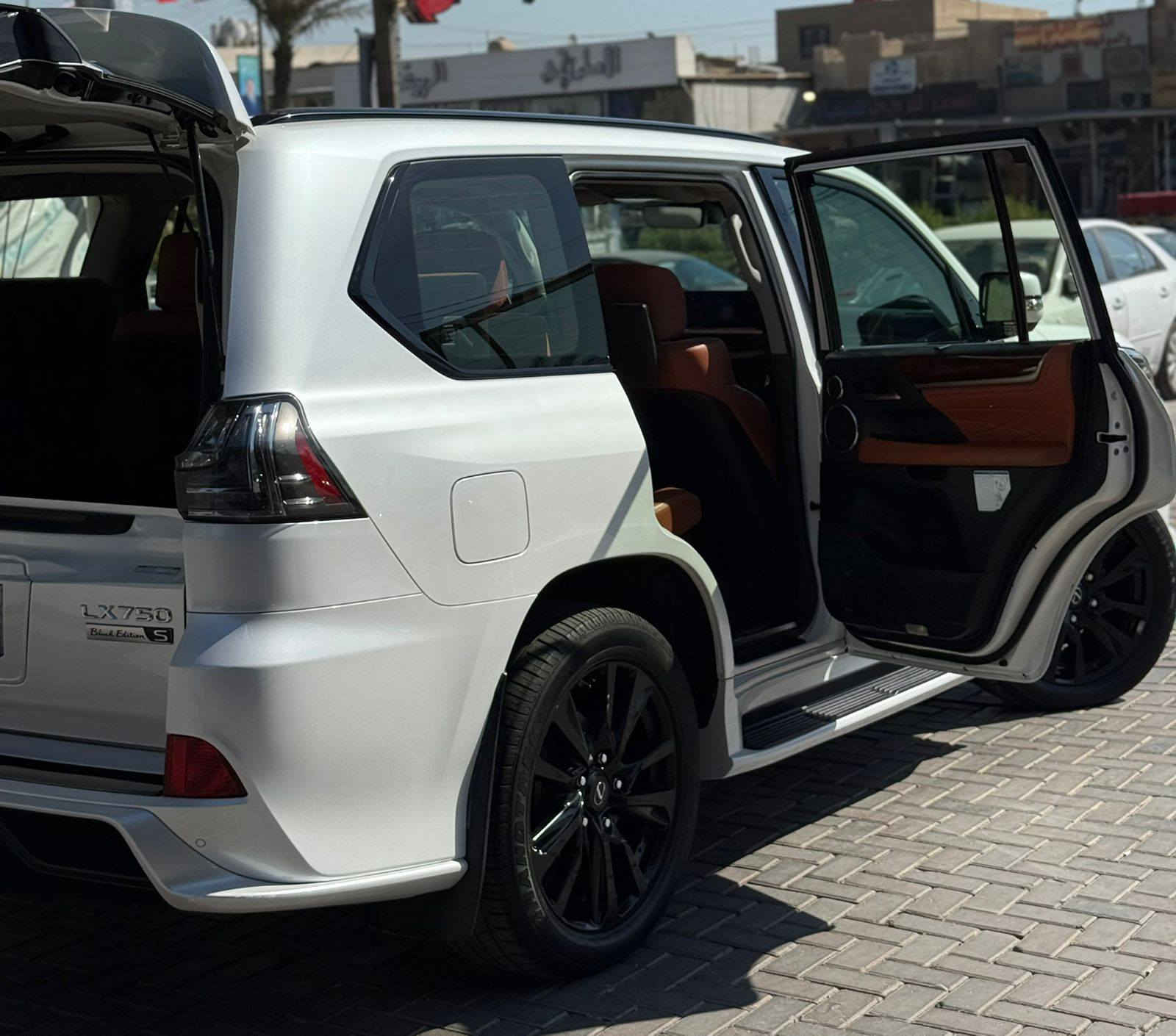 موديل 2020
اعلى مواصفات بالكزز فووول 
ماشيه 88000
الاضافات : 
السياره مغلفه بي بي اف ضمان خمس سنوات
داتا شو لكزز اصليه 
كار بلي اصلي بدون تحوير 
بيبان شفط 
تنزيل وتصعيد جام ويه البصمه 
السياره بريم اصلي ومنذ دخولها للعراق صيانتها بشركه ساز ممايعني العداد حقيقي 
الملاحظات :وجود بارد في البابيبن الايمن مكاني حي الجامعه ***********
