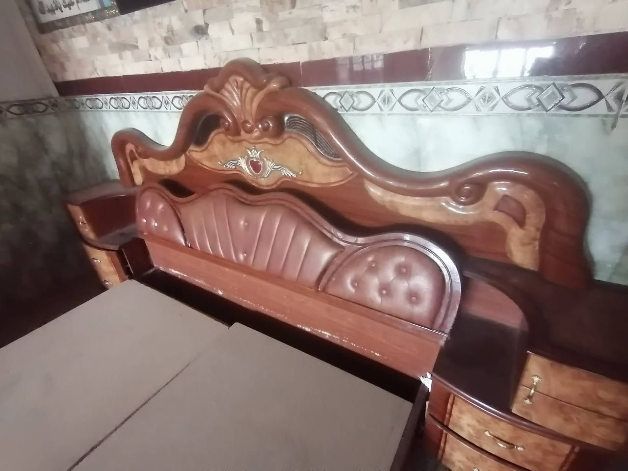 غرفه ماليزي للبيع مناسبه تفاصيل أكثر اتصال ***********
