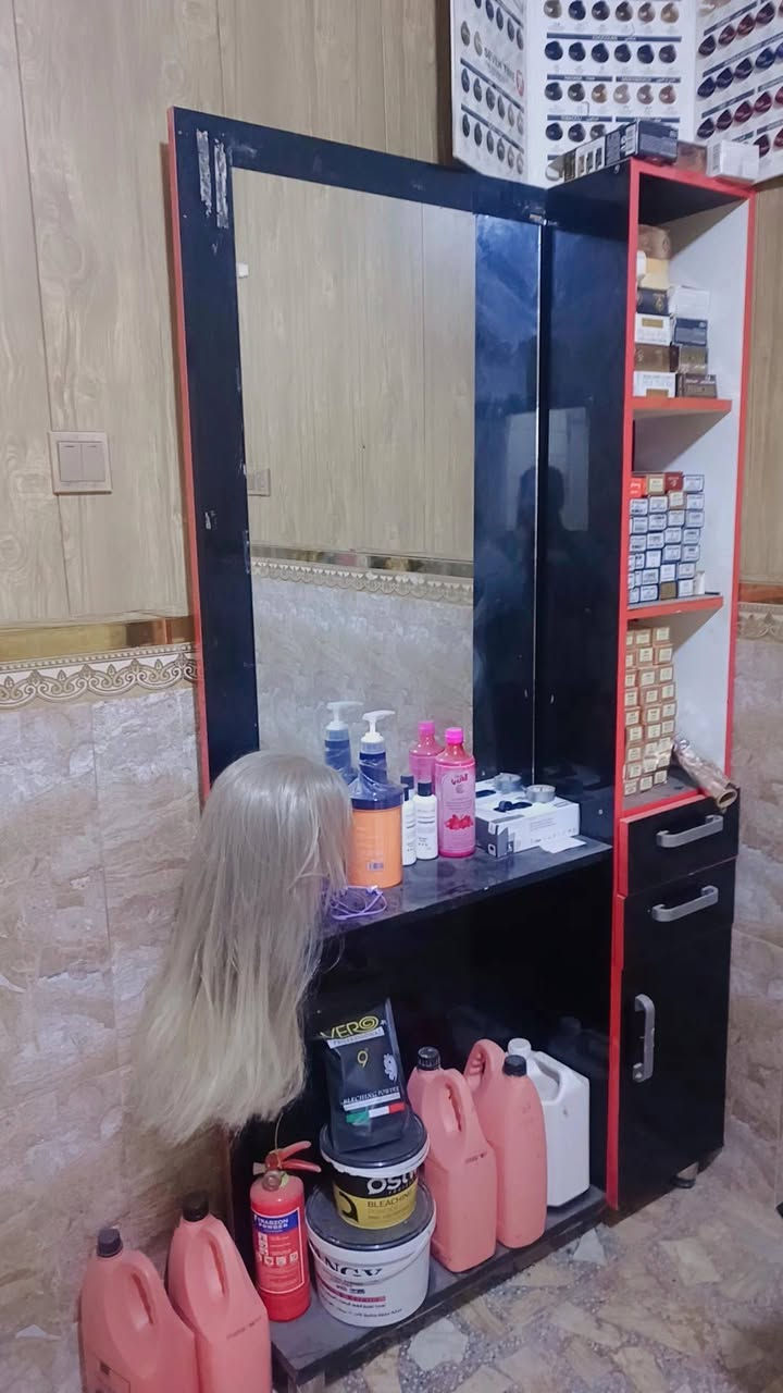 السلام عليكم
صالون للبيع كامل من كلشي
كلشي موجود

السعر خاص للاستفسار
***********9
