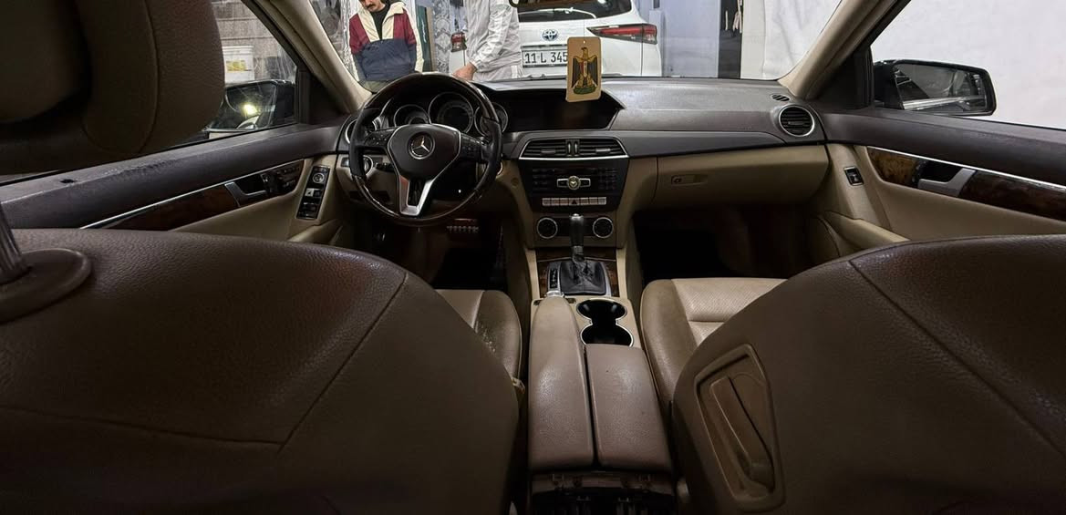 السلام عليكم
مارسدس فورمتك C300 مديل 2013
وارد امريكي كلين.  بالعراق طخه بخشم الجاملغ الأمامي فقط
 رقم بغداد الجديد
مداور ثاني يوم 
سيارة جاهزة على اخر حباية 
السعر 148


**إذا كنت صاحب هذا الإعلان وتريد حذفه لأي سبب، رجاءا أرسل رسالة إلى الدعم الفني**