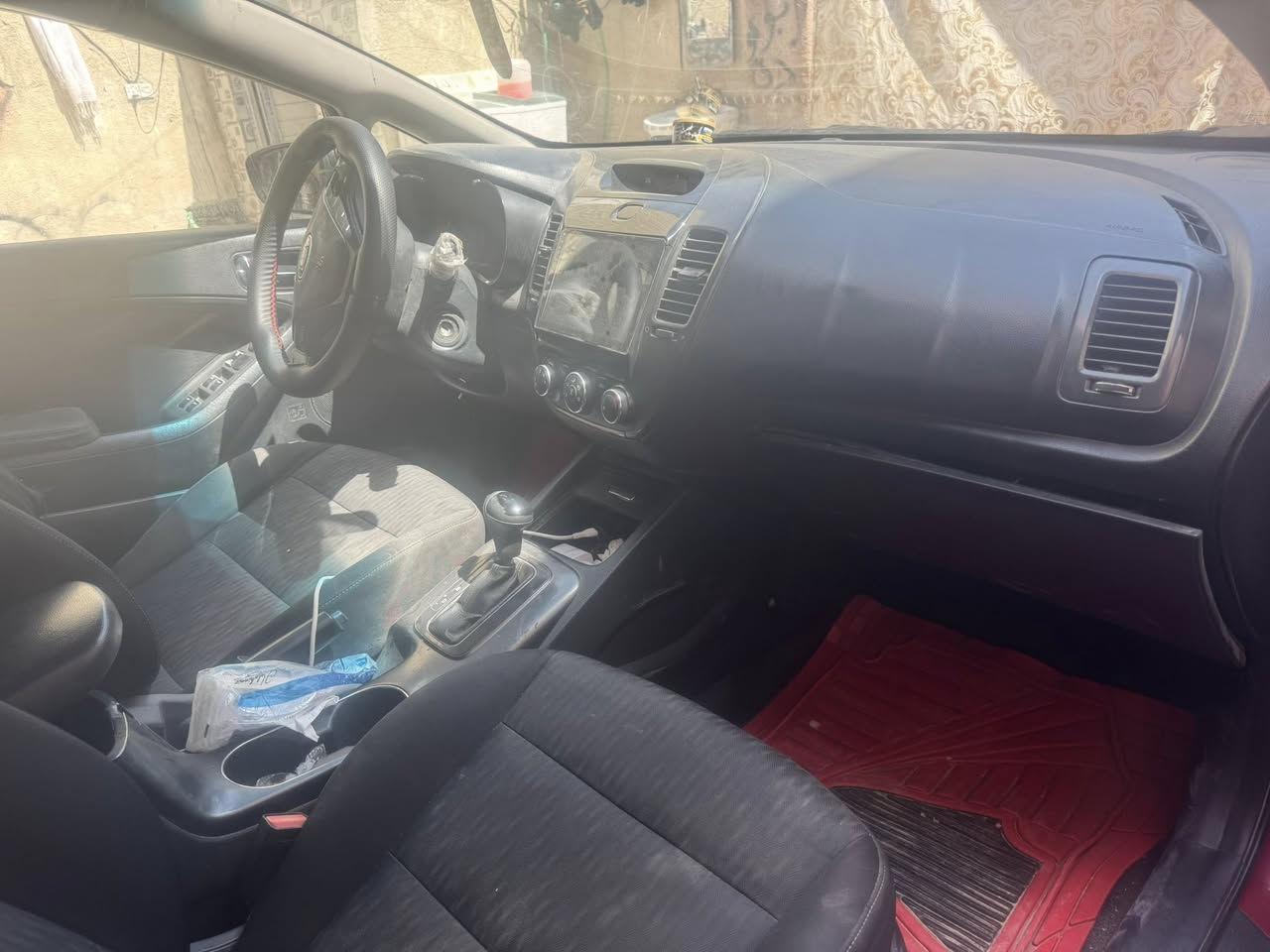 السلام عليكم فورتي موديل 2016
مكينه 2000 دوش كير تبريد منظومه غاز 
رقم أنكليزي بغداد تحويل مباشر باسمي السياره 
مرتبه السونر موجود بل صور. تحتاج بعض التلحيضات 
بيع مستعجل  90 ورقه وبيها مجال بسيط مكاني بغداد الشعب 
***********
