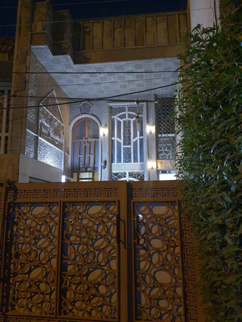 بيت مساحه ١٠٠ متر واجهه ٥ نزال ٢٠ موقع عله الشارع العام شارع الاسواق المركزيه 
***********
