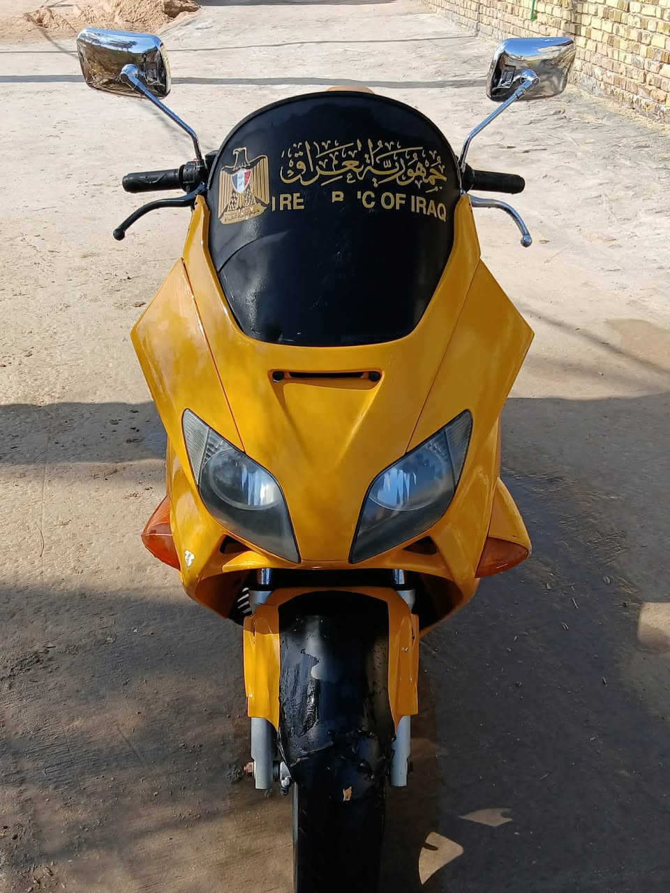 سلام عليكم فورزا 06 للبيع دراجة شغالة فقط بيه خربطة بالكابريتر سعر 450 او بيه مجال. 
اتصال ***********
