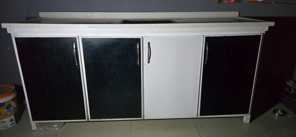 السلام عليكم للبيع تصفية محل
مجمدة عارضة بدون اي عيب سعر 175 الف .
سنك مرمر طول ٢ متر بي ٤ نرمادات مال باب مزنجرة تتبدل النرمادة ب ٥٠٠ فقط نظافتة فول سعرة  175 . 
للتواصل 
*********** / واتساب
