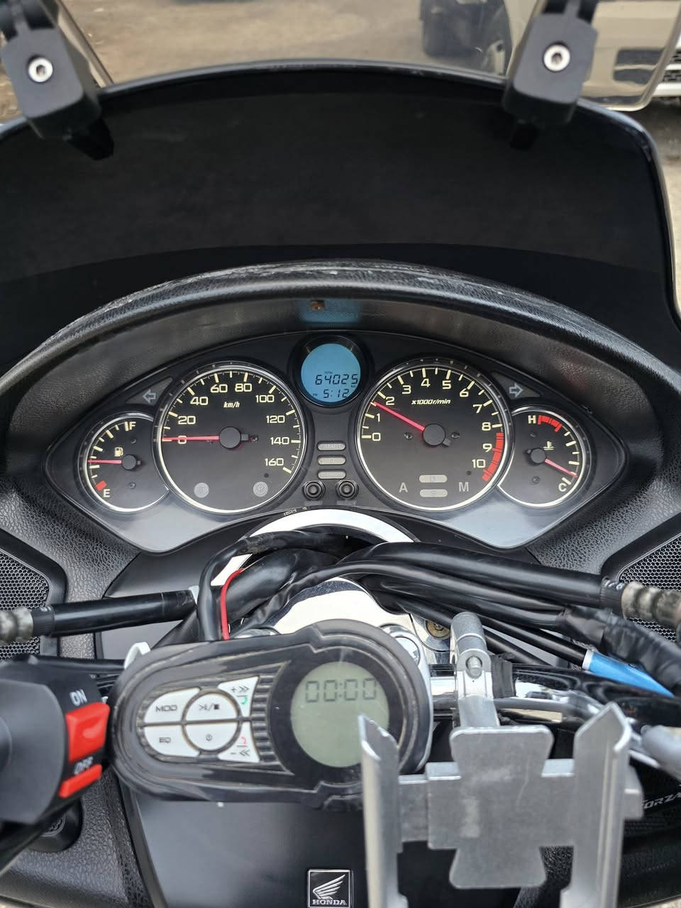 السلام عليكم للبيع فورزا 0.8 كرستال دراجه عميه مكفوله كفاله عامه مكاني واسط كوت لل استفسار اتصل وتدلل ***********
