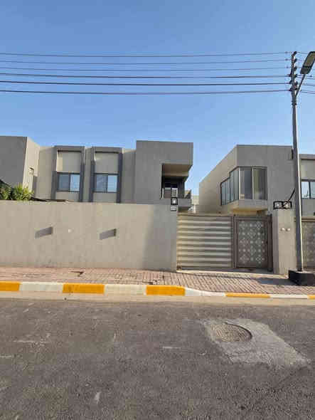 يتوفر دار للبيع بمجمع نجمة بغداد على طريق العامرية ابوغريب القديم مجاور كلية الزراعة مساحة ٢٥٠ م ١٠ واجهه ونزال ٢٥ سند بأسمي على طابو ابوغريب 
صاله و ٣ غرف نوم وحولي ومطبخ و٣ حمامات وصحيات
البيت جاهز وبمواصفات خاصه 
المرمر والسيراميك لكل البيت خاص اني طلبته على حسابي 
تشطيب الصحيات والمطبخ وتأسيس الماء خاص على حسابي اشتغلته وعملت اضافات بتأسيس الماء والكهرباء 
البيت حاليا فارغ وجاهز للسكن 
للأستفسار واتساب ***********
