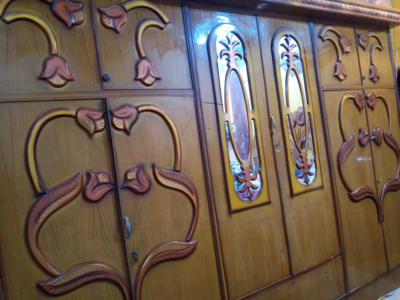 سلام عليكم الغرقه نوم للبيع نضيفه بس يرادلها شوي ترتيب سعر مليون وبيه مجال عنوان بصره ابو الخصيب 