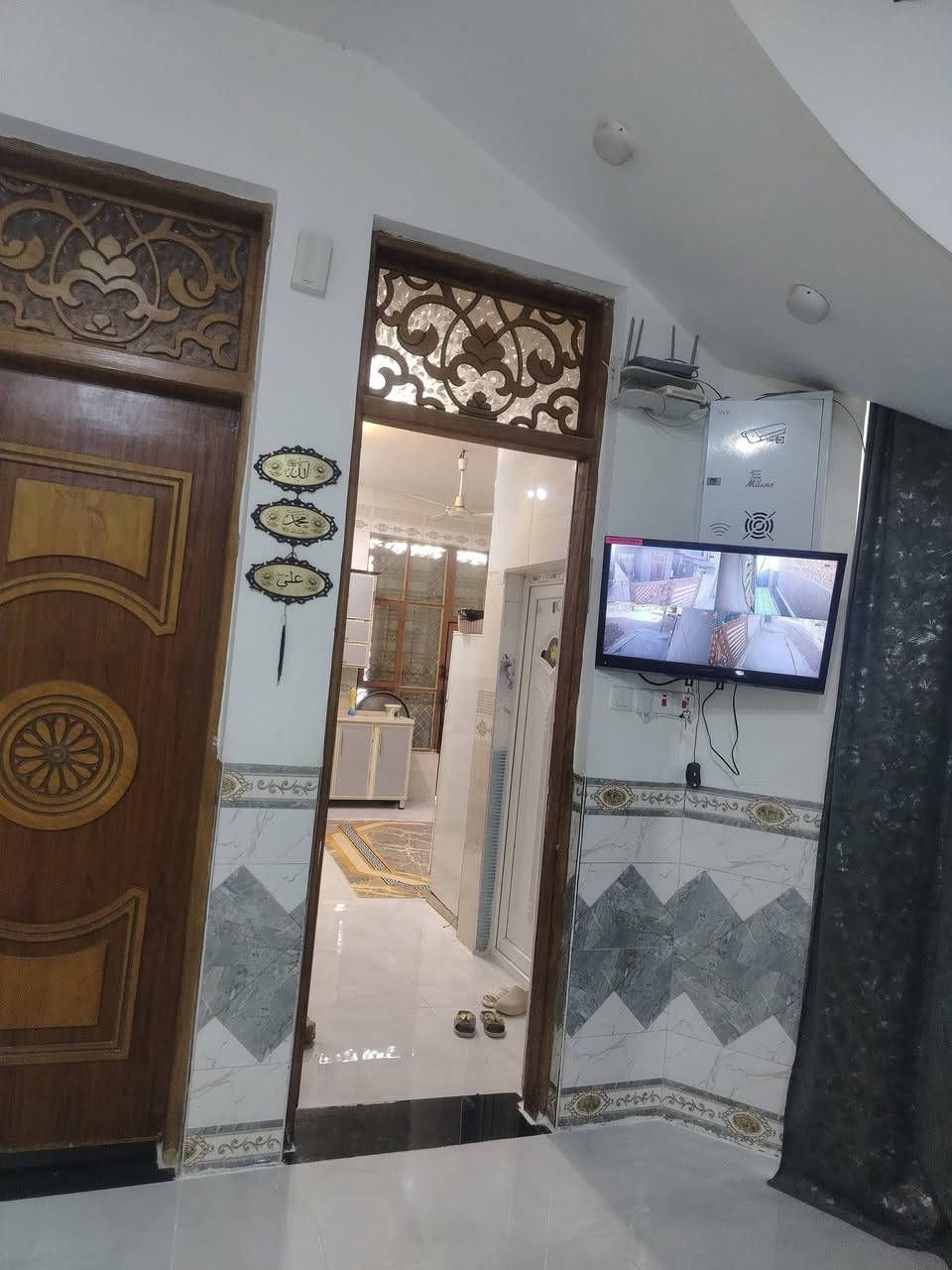 بيت للبيع 200م حي النهضه الثالثه خلف جامع شاكر هندس مباشرتا طابقين غرفتين وصاله ومطبخ واستقبال الطابق الثاني ٤ غرف نوم وصاله وصحيات الطابق الثالث صاله وبيتونه البناء طابوك السكف مسلح بيت جديد مطلوب مبادره ٥٥ مليون الشهر٢٨٥ للاستفسار الاتصال على الرقم *********** او مراجعه مكتب على الفتلاوي للعقار حي العسكري قرب جامع زين العابدين
