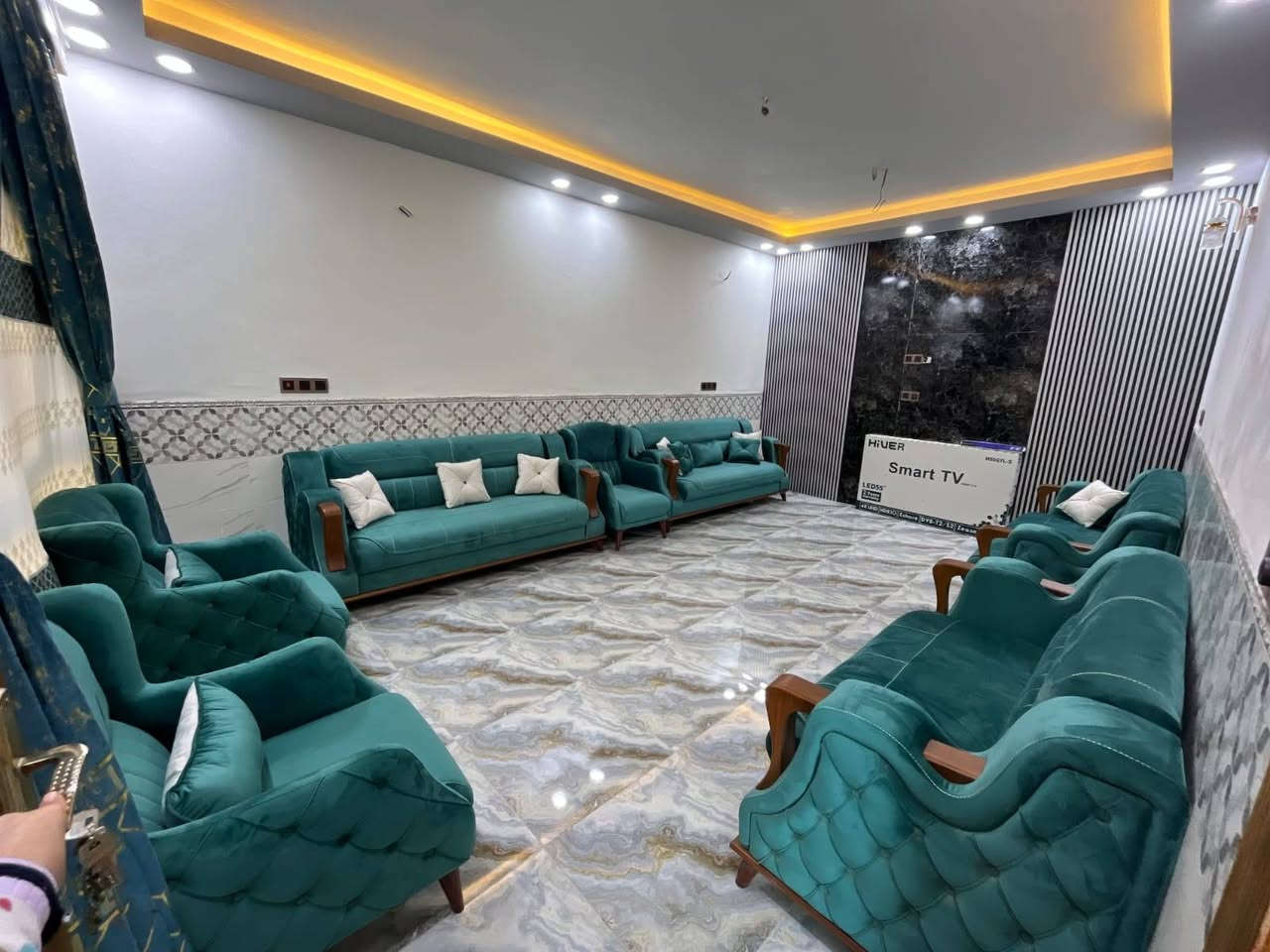 السلام عليكم
الدار للبيع طابو زراعي سند 25 مساحة البيت 1200 متر تحويل مباشر يحتوي البيت على غرفتين مساحه كل غرفه 5×5 
واستقبال 6×4........
وصاله 6×4........
ومطبخ 4×3.....
ومجمع صحيات داخلي وخارجي .............
البيت السقف صب كونكريت وبناء طابوق البيت كامل اي نقص مابيه .........
موقع الدار على شارع السياحي .......
متوفر كافة الخدمات ....
حديقه 300 متر 
الموقع ..حله .. سياحي .. قريه المزيديه .....
السعر .....160مليون ........
للاستفسار ***********
