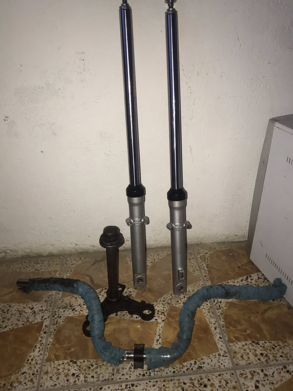 السلام عليكم اغراض ايرانيه،تاير خلفي نضيف سيامه كامله ما بي عواج،صدر اصلي كامل ويا سكان جديد قليل الاستعمال متواجد خاص.


**إذا كنت صاحب هذا الإعلان وتريد حذفه لأي سبب، رجاءا أرسل رسالة إلى الدعم الفني**