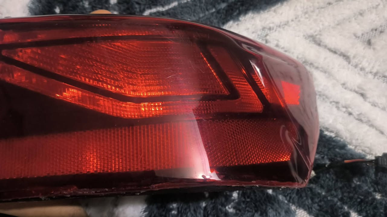 السلام عليكم بك لايت الجهه اليمنه مال فورتي 23او 24 ابو سكن امريكه اصلي  مسويله جامه عمل مثل الابلاد قيم بما يرضيه الله وتدلل  رقمي ***********
