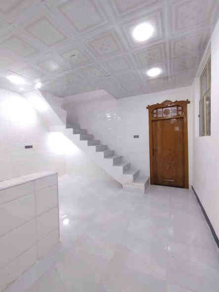 دار للبيع  75 م 🏡 (مكتب الخليج للعقار عمود315)
*********** وتساب
***********
✅ مشمول بقرار التطويب 

بسعر /32/ مليون مع المجال
موقع /نجف 🏡شارع الحولي مال المطار عمود 315

البناء 🏡 
غرفه/صاله/مطبخ /ستقبال /صحيات/مكشوفه
بناء مرتب/ اساس + سقف كونكريت + طابوك

ألخدمات 🏡 #بعد_عن_سوق_100م
ماء/كهرباء/مدارس/سوق/تبليط/لحد الباب
