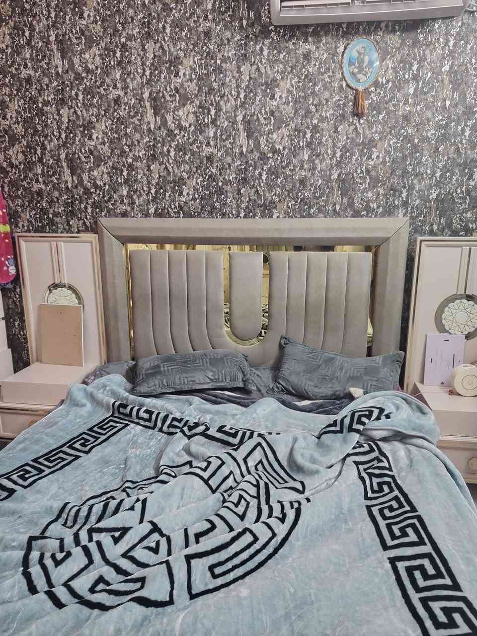 السلام عليكم
غرفة نوم مستعملة قليل النظافة ٩٥٪
٨قطع السعر خاص مدينة الصدر 
***********
