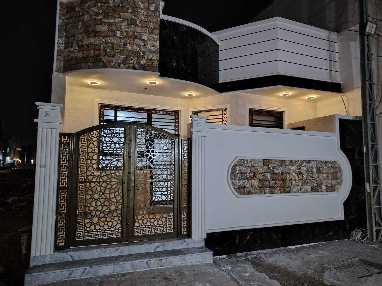 السلام عليكم ورحمة الله وبركاته دار للبيع بلبوبيات مجمع ال ثابت السكني مساحته ١٢٨ متر بناء حديث درجه اولى المجمع خدمات كامله عامود ٤٦ السعر  جوه سعر المنطقه بيع مستعجل تعال شوف المنطقه واسئل جوه سعرهه انبيع ***********
