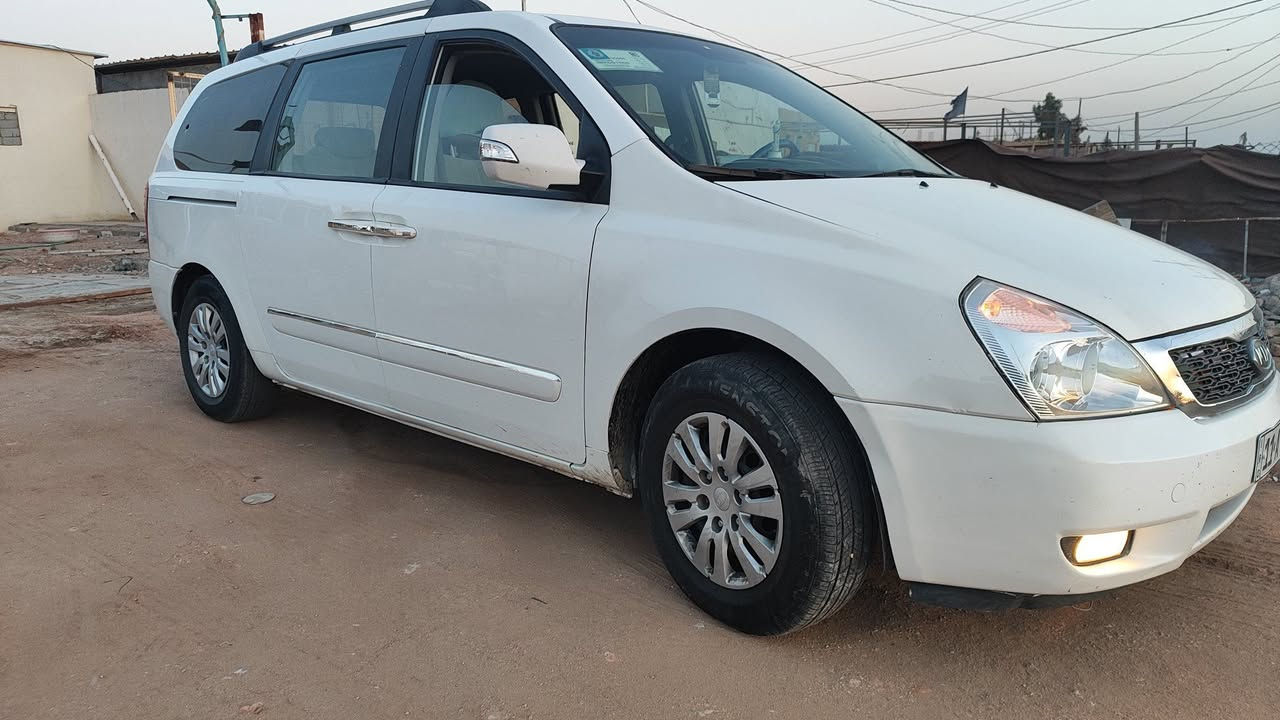 السلام عليكم.  سيدونا موديل2008للبيع
جديده وجاهزه من كلشي 
ماشيه 103 حادث فقط الجاملغ الخلفي ونص البنيد صبغ 
مكينه كير حداديه تخم تاير تبريد دواخل كهربائيت كلهه فول رقم بغداد 
***********
