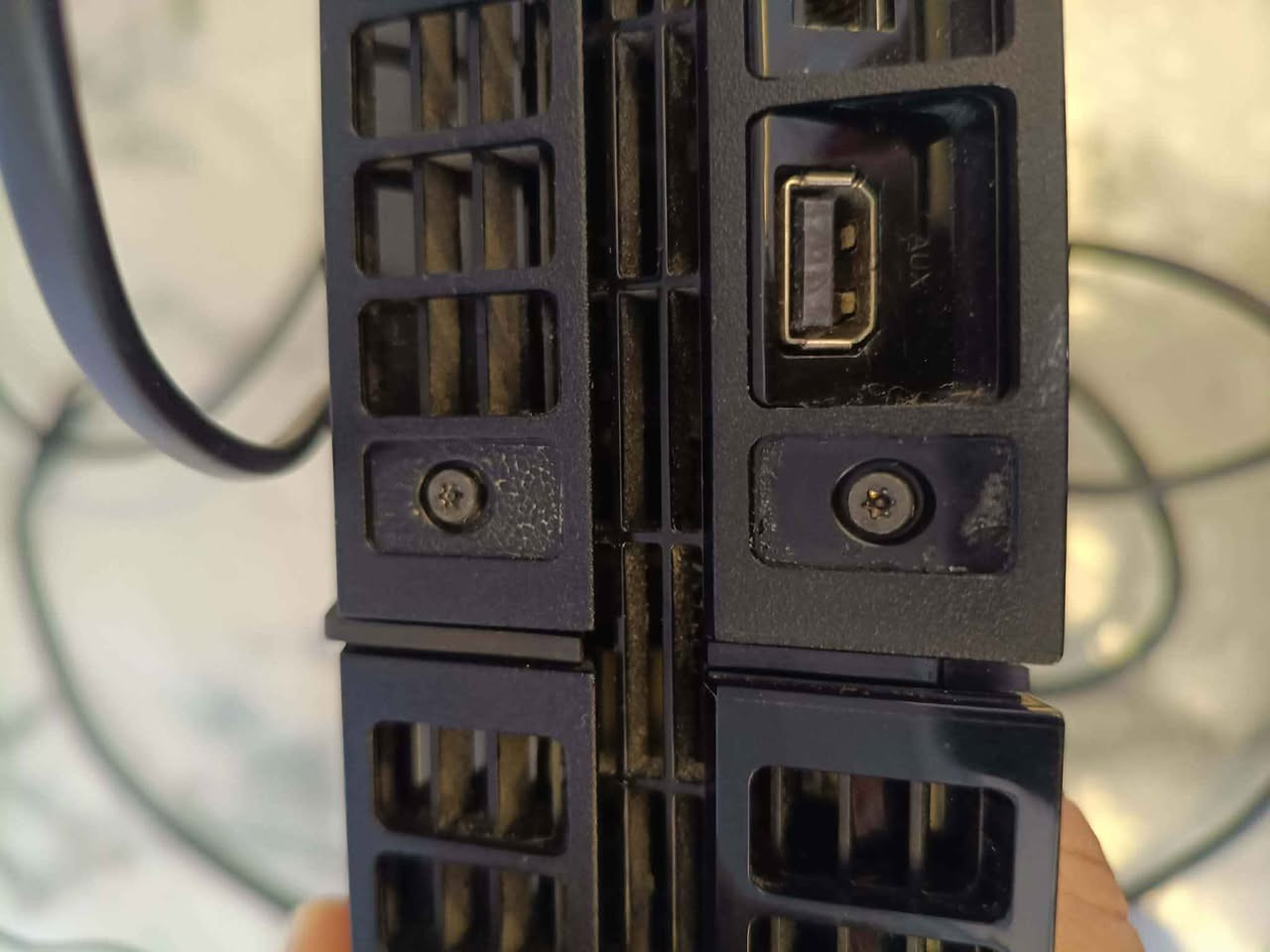 ئەم PS4 fat بۆ فرۆشتن ئەتاریەکە کراوەیی تەنها بۆ خاوێنکردنەوە دەسکێکی بیلادی لەگەڵە و500GB و version13.02  بۆ نرخ نامە بنێرە لە مێسنجەر یا وەتساپ *********** أربيل, العراق
