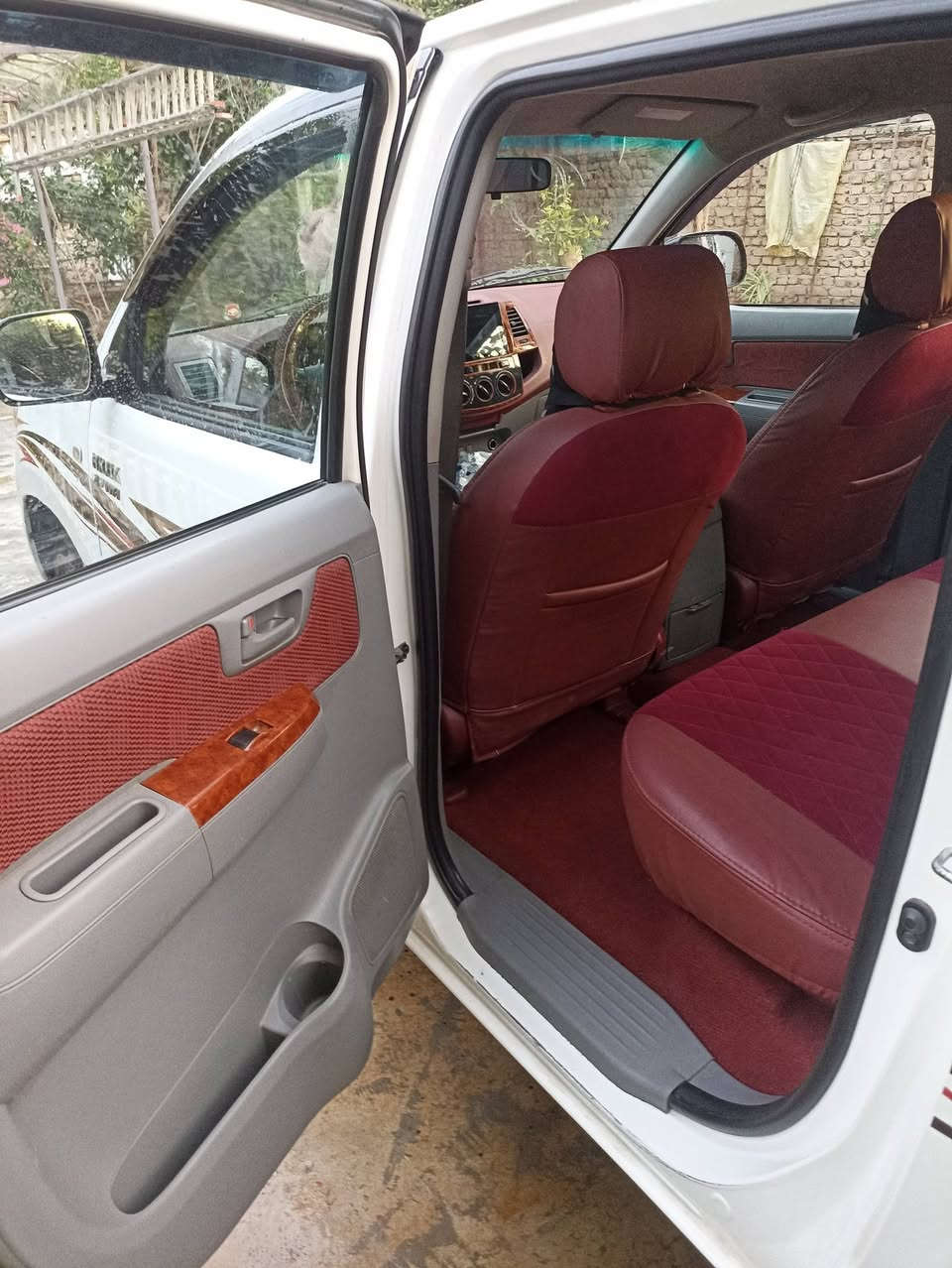 السلام عليكم تيوتا هيلوكس 2011 دبل قماره شاصي 19مكينه كير صدر داخل كله جديد فقط بارد بالجاملغ الأيسر من جهت السائق تخم تاير سياره جاهزه فقد التدفئه عاطله للبيع مكاني بغداد الجزيره السياحيه قرب مركز شرطة الفحامه وهذه رقمي للتواصل ***********
