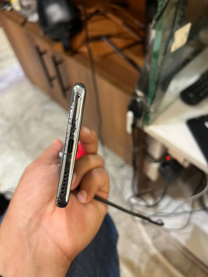 السلام عليكم جهاز نظيف بس بي كم شخط بالشاصي 

تكنو كومن اربعين برو 5G

رايدو ٢٦٥ بي مجال بسيط

***********
