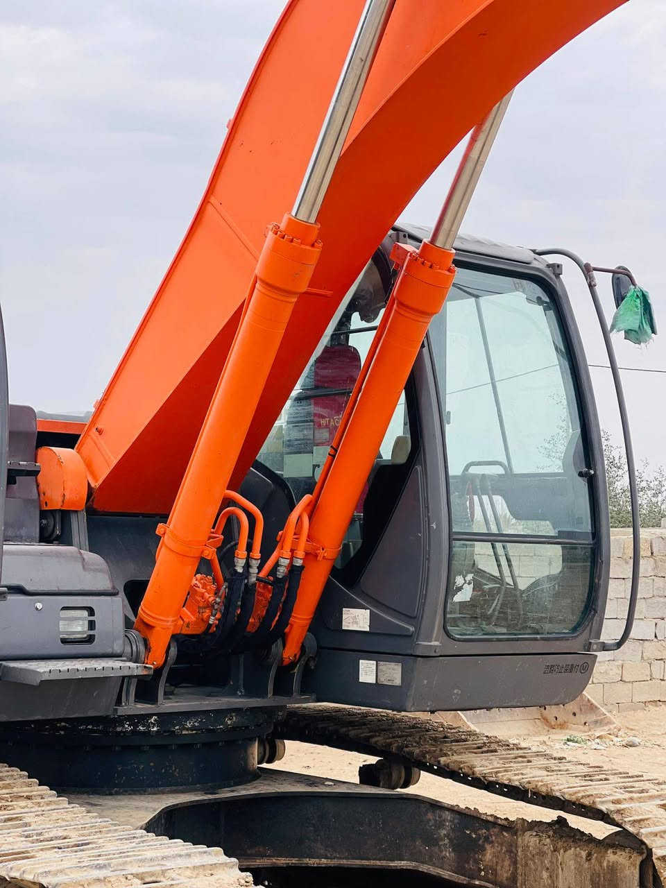 للبيع زت ثريه موديل 2012اصل مكفوله كفاله عامه  بطعم زيرو دخول جديد  وضع شركه شرط عدد ساعات العمل 9الف قطرت صبغ ما بيه مكانه واسط تقاطع زبيديه ***********+++*********** مكينه جاهزه وجديده بمعنه الكلمه   منفيس
