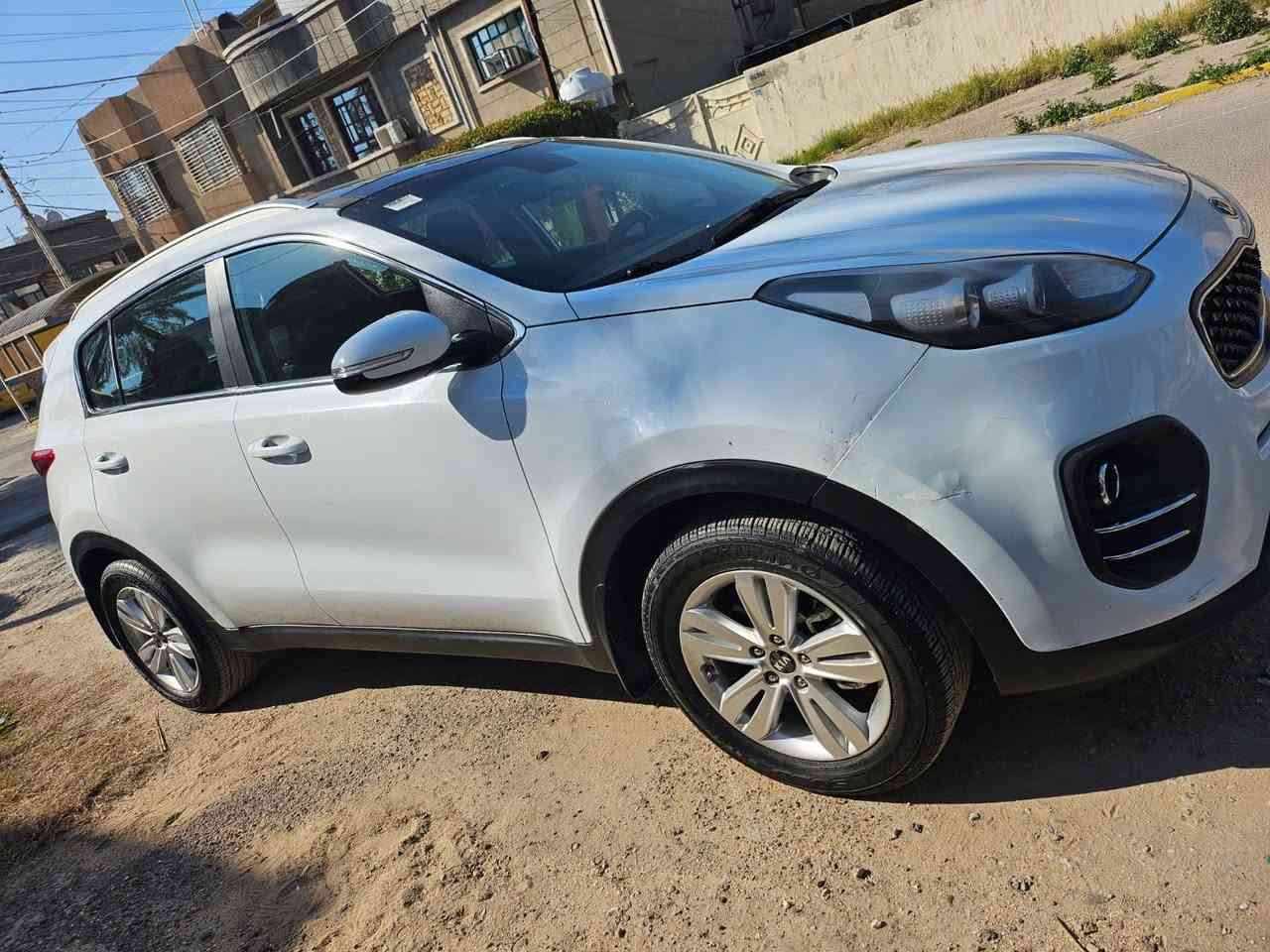 السلام عليكم 
كيا سبورتج ٢٠١٨ خليجي 
بدون صبغ نص فول
بانوراما اسويج  كراسي مخمل 
ماشيه  ١٠٠
السعر ١٨٣٠٠$وبيها مجال
***********
