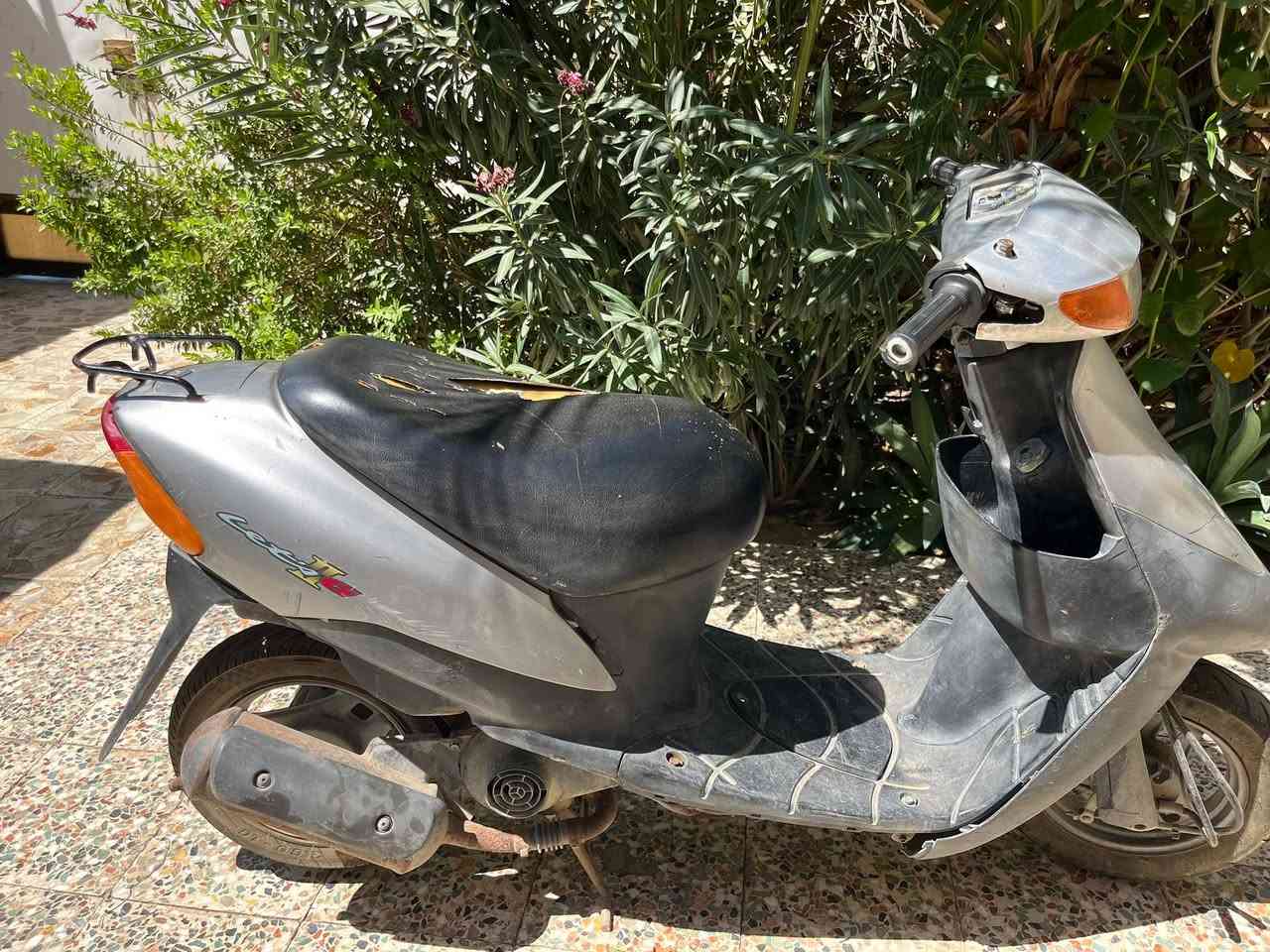 ذبانه سازوكي مسطرة 

الدارجة كلها وكيل وبلاد برغي ما مفتوح بيها 
نكرة سلف 
كهربائيات كاملة شغالة 
معدل بالمشي 
اوراق 
بسعر 275
***********
