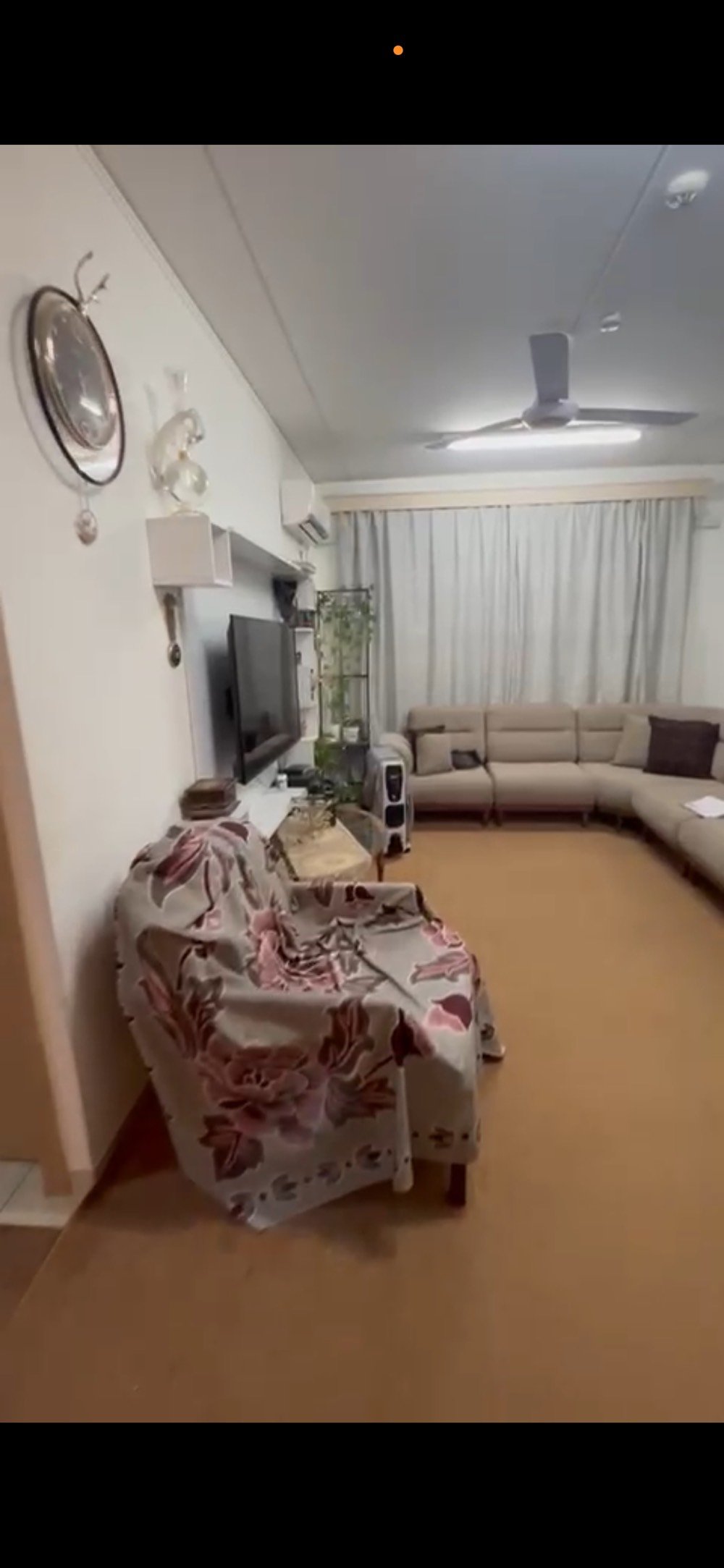 للبيع شقة في مجمع بسماية 
مساحة100م نمط غربي تحتوي على 3 غرف +صالة + مطبخ +مخزن +حمام شرقي وغربي + بلكونة شقة تباع بنضام الكاش تحويل بسمك مباشر الشقة طابق 6 