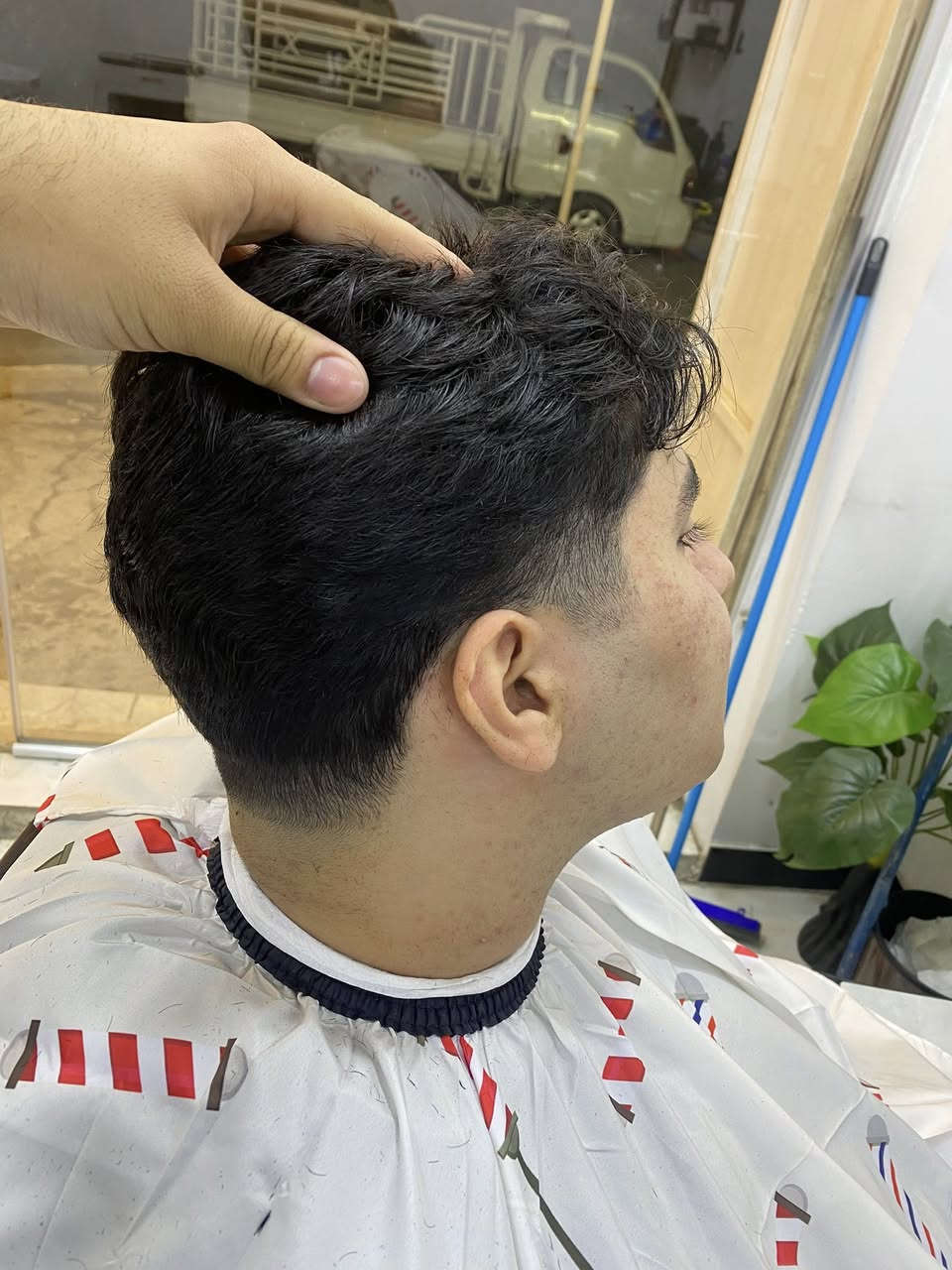 حلاقة أمير ابو فاطمة💈✂️
حلاقة شعر ولحية + تنظيف بشرة + خيط او شمع + شسوار    

متوفر كلشي يحتاجه الزبون عنوان داخل فرع فلافل لبنان مجاور مكتب محمد للعقار متوفر ب اي وقت فقط اتصل على الرقم ***********
