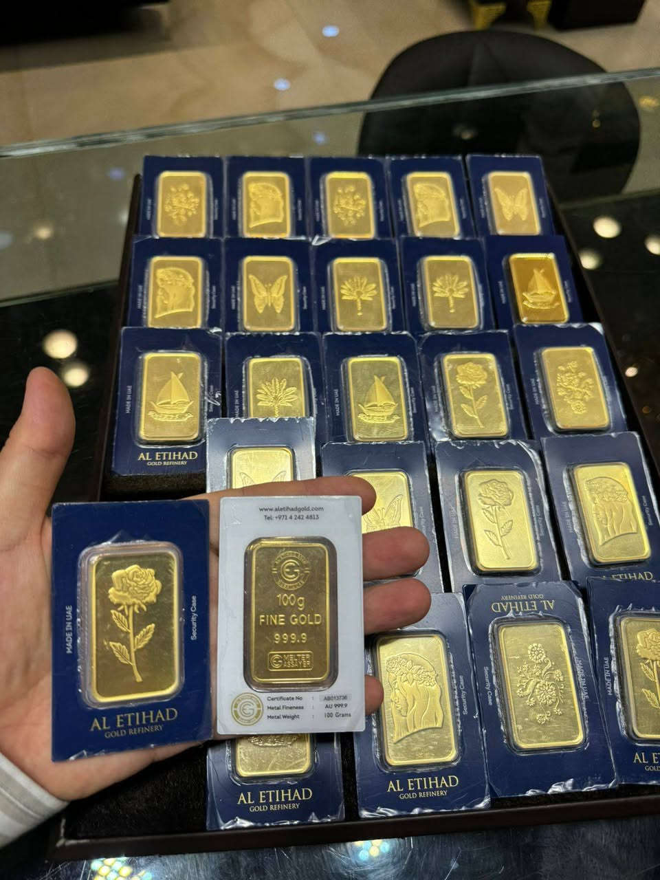 إلى زبائننا الكرام 🌟
نُعلمكم بتوفر خدمة الحجز على الذهب والفضة من السبائك والليرات، بمختلف الأوزان، للزينة أو الادخار، وبأفضل الأسعار المناسبة للجميع.
🔸 الليرات الذهبية:
ليرة عيار 21
ليرة عيار 22
🔸 السبائك الذهبية:
سبيكة 5 غرام
سبيكة 10 غرام
سبيكة 20 غرام
سبيكة 31.1 غرام
سبيكة 50 غرام
سبيكة 100 غرام
🔸 السبائك الفضية:
سبيكة فضة 1 كيلو نوع مرمرة وبالم
للاستفسار والحجز يرجى التواصل معنا على الخاص أو زيارة المحل. صياغة البيرقدار 
مقابل مطبعة الجوهرة
الهاتف ***********
نسعد بخدمتكم دائمًا 🤍✨
