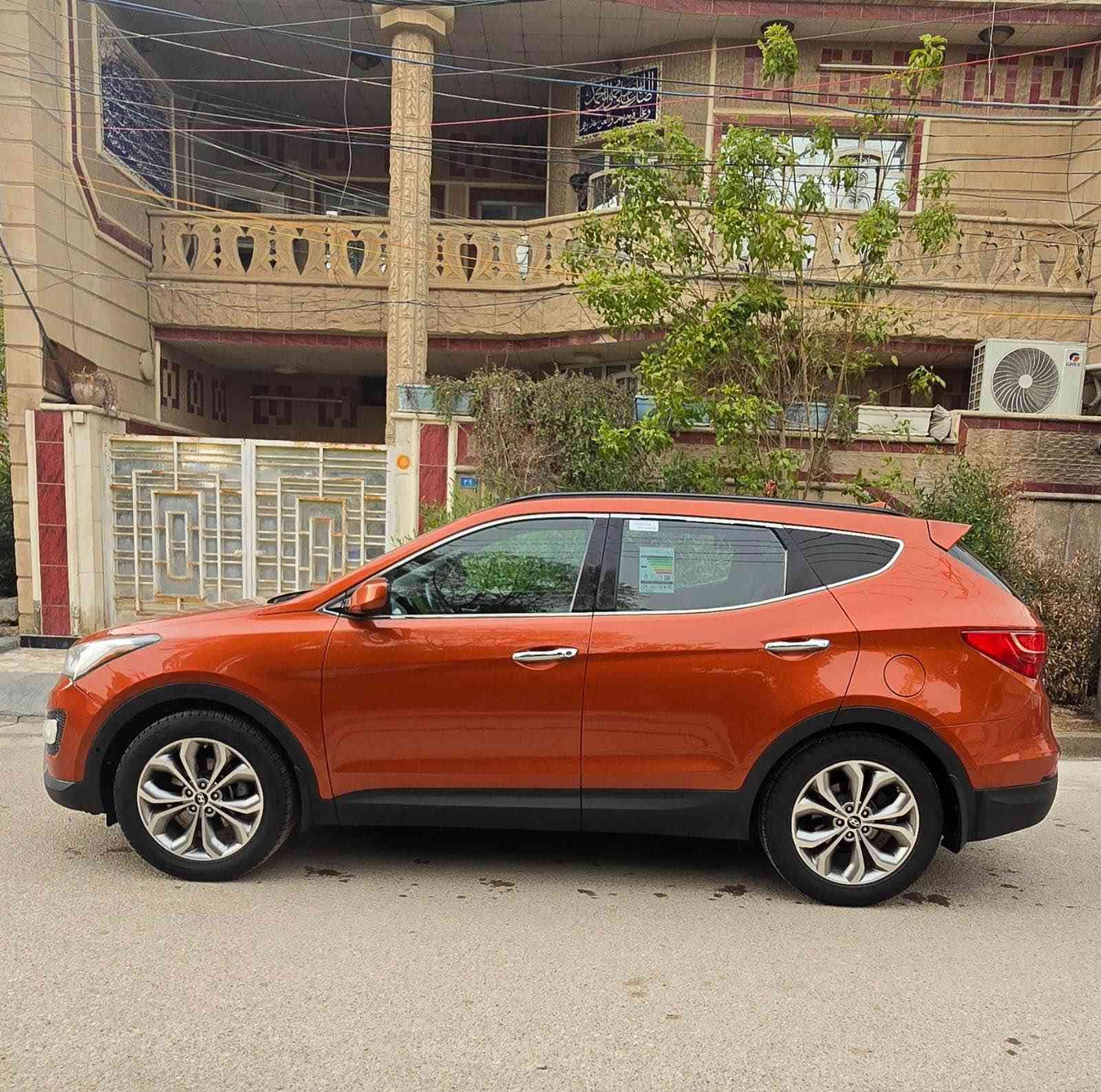 سنتافيا 2013 وارد امريكي 4 سلندر محرك 2000 تيربو حادثها جاملغ الايمن فقط فول مواصفات عدا الفتحة بيها صبغ جاملغ ايمن وقبق الجنطة والدعامية الامامية فقط 
سيارة جاهزة ومابيها نقص صور الحادث موجودة والسونار موجود السعر 135 وبيها مجال العنوان بغداد الحسينية 
*********** بغداد, العراق
