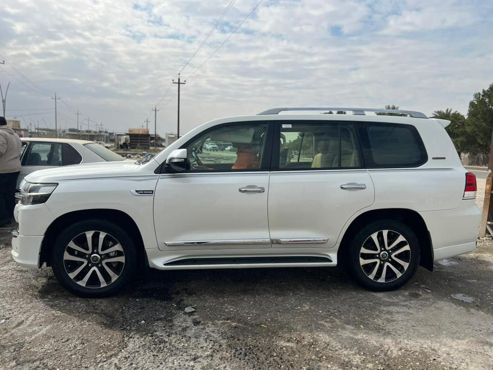 لاندكروز 2019 v8 ب480ورقه 
جكسار 2019 ماشيه 120 الف حقيقي رقم بغداد بسمي مواصفات البريم عداد ليزري جنطه كهربائيه شفط بيه رش توحيد لون اثر انفجار إطار الخلفي موضح بالسونار وبيه بارد بالجهه اليمنه كما مؤاشر بالصوره يرجع ابلاد bdr 
السيارة جديده خير من الله ناصرية 
***********
