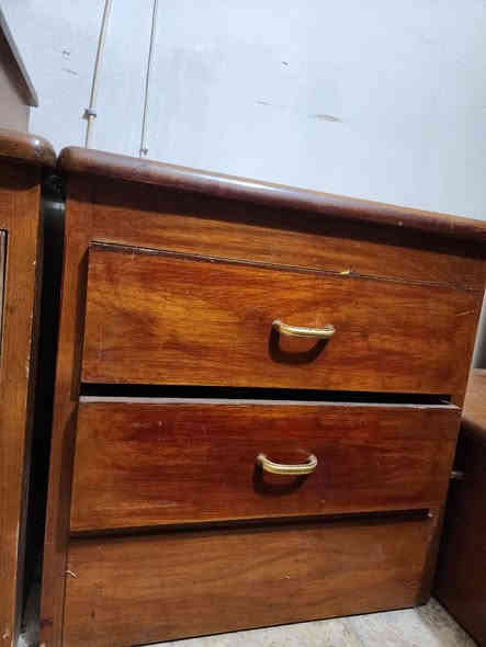 السلام عليكم 
غرفةنوم  ٦ بوب 
+كنتور ٤ بوب ملحق 
للبيع ب٥٠٠ وبيه مجال
مكانها بغداد حي القادسية 
***********
