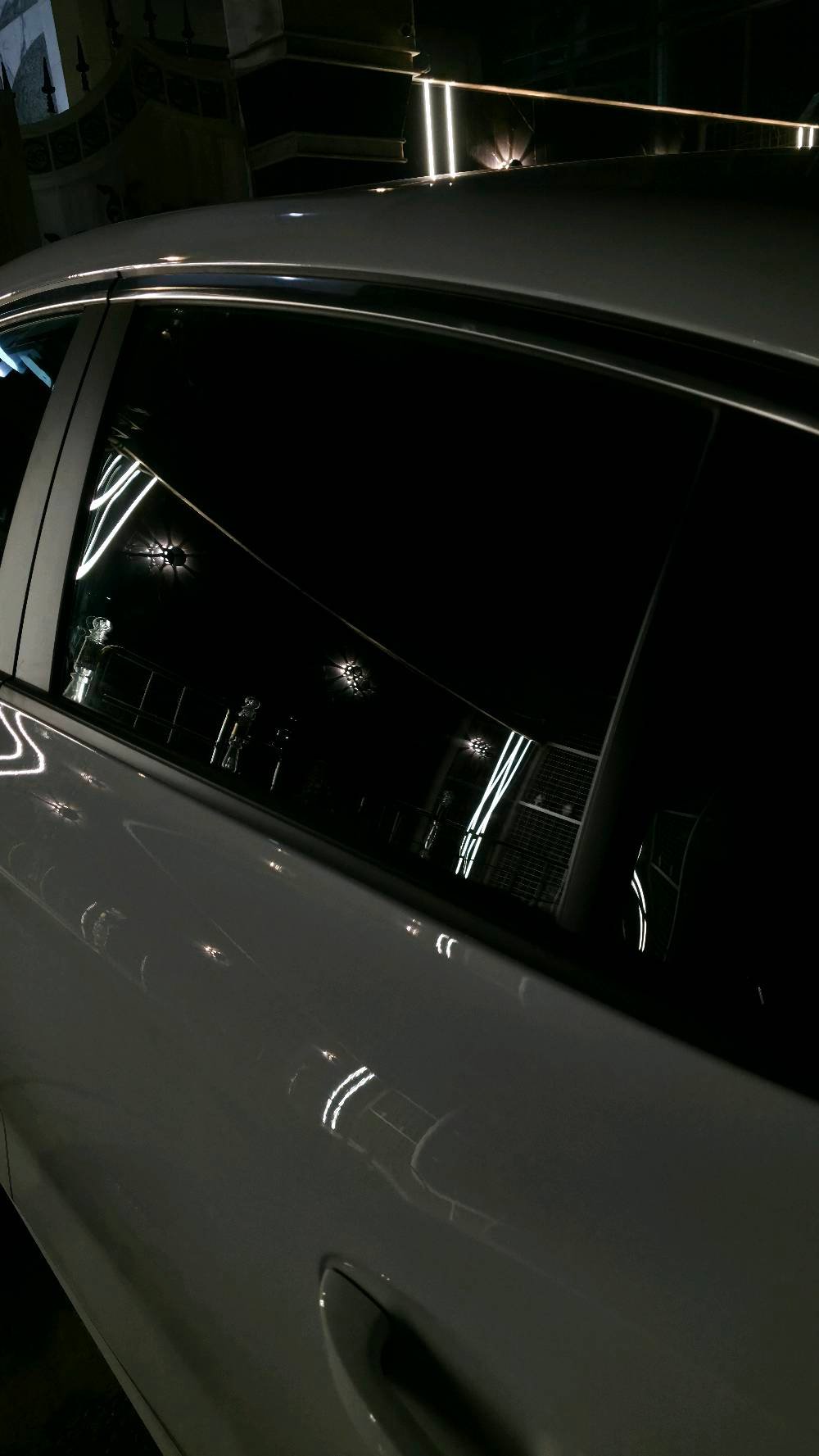 سيارة MG موديل حديث مع غطاء مقاعد VIP، السيارة بحالة نظيفة جداً ومظهر عصري. الداخلية مريحة والأغطية تحافظ على نظافتها. التصميم الخارجي أنيق ويتميز باللون الأبيض النقي. السيارة توفر قيادة سلسة ومريحة، مناسبة لمن يبحث عن الفخامة والأناقة اليومية.