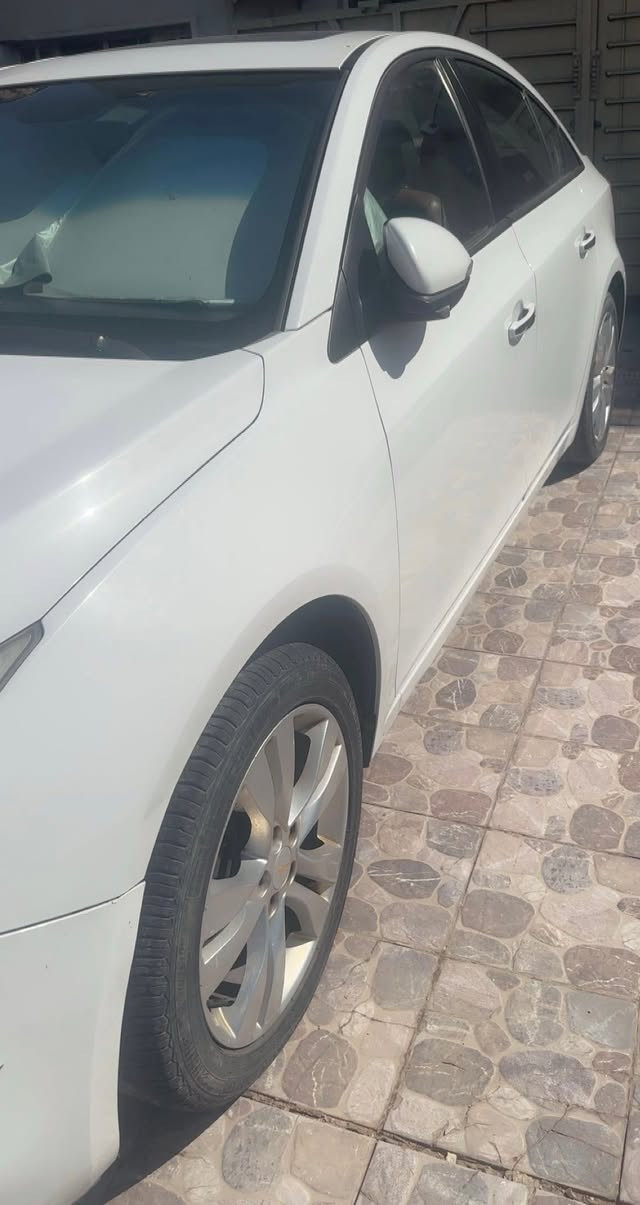 شوفر ليت كروز ٢٠١٦ خليجي شركة المنصور
بدون حادث 
طخطخات بسيطه بدون صبغ 
ماشيه ٦٤ الف كيلو
رقم بغداد
داخل جلد بلادي شاشه كبيره
مكاني بغداد حي القادسية
*********** 
السعر ١٠٥ ورقة وببه مجال بسيط

