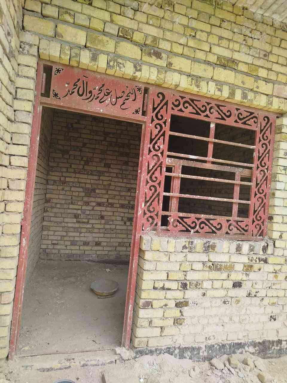 السلام عليكم بيت للبيع زراعي مساحه١٥٠ م يتكون من استقبال وصاله ومطبخ وغرفتين نوم وصحيات داخله وخارجيه العنوان نهايه شارع الوكفه البوجاسم مشمول بتطويب معامله كامله للاستفسار الاتصال على الرقم ***********
