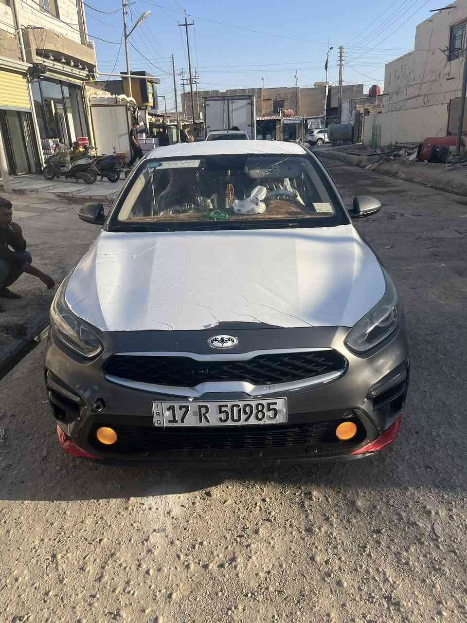 سلام عليكم للبيع سيراتو 2019  سياره مصيوغه عام بس تغير لون سياره نضيفه تفاصيل صاحب السياره ***********
