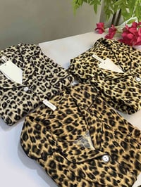 تراكات نسائية • جلد نمر • احمر مقفل