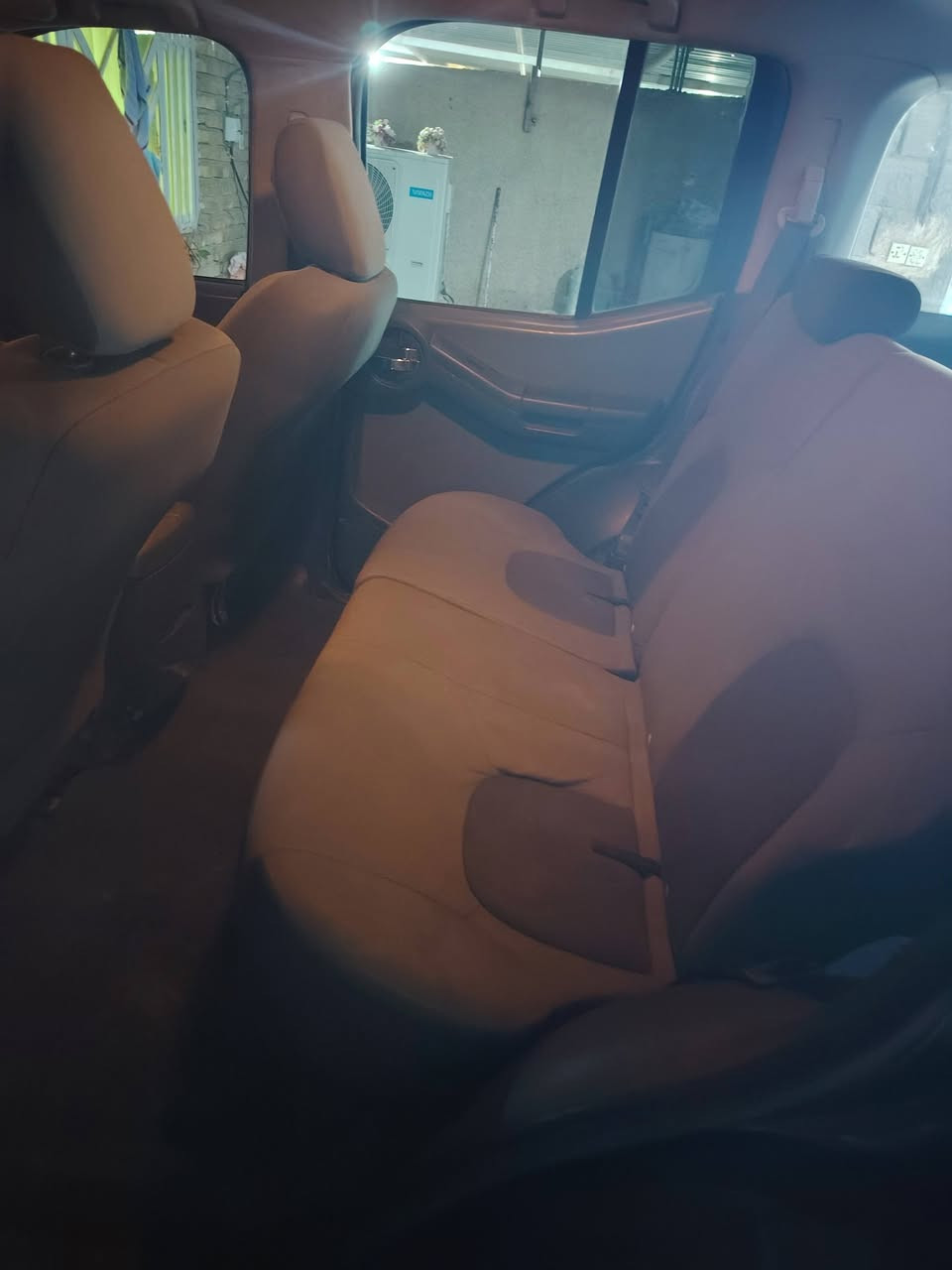 السلام عليكم نيسان اكستيرا ٢٠١٢ وارد أمريكي بيها الجاملغ الأمامي الأيمن حادث من امريكا والباقي مكفوله كفاله عامه ماشيه ١٢٧ الف السياره جديده بمعنى الكلمه فورويل رقم واسط السعر ٩٠ ورقه وبيها مجال
***********
***********
