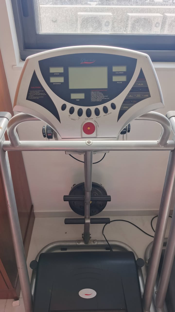 السلام عليكم اجهزة جري للبيع مستعمل مال بيت اصلي مو تجاريات سعر الواحد250 مكانهن الجادريه
***********
