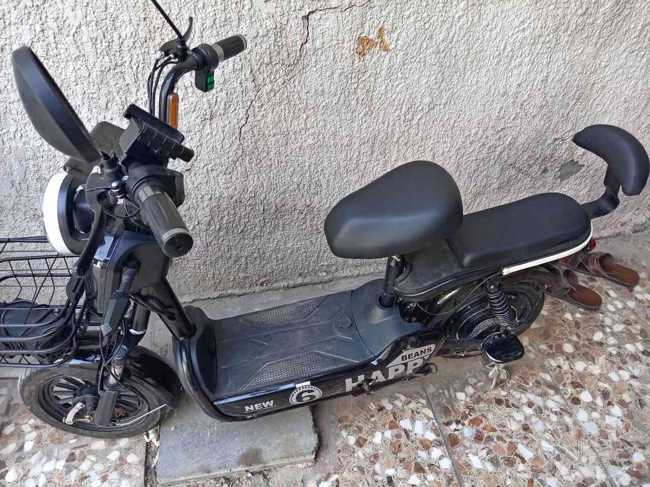 دراجه كهرباء شحن جديده بطاريات جديده ما مستعمله شي قليل للبيع السعر ٢٥٠ اتصال ***********
