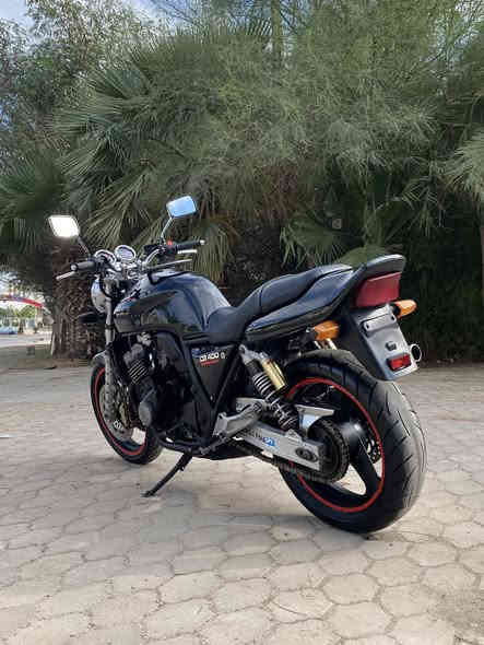 ﷽
السلام عليكم…
‏ 🏍️ HONDA CB 400 SF للبيع
أوراق منفيست
الدراجة وارد يابان نظيفة جداً  
الدراجة نشطة كلش 💨
مابيها اي نقص و مسويلها ادامة كابريتور و بلكات و باتري كله جديد 🆕 
(يعني انسى شي اسمه عطل)
و بيها كم شغلة رياضية و ترتيبات 👌🏼
الاضافات :
قبضة للراكب الخلفي
صالنصة اصلية ياباني صوتها طرب 🎼  ☄️
دهن جديد 🆕 
الدراجة كاملة مكملة و كلشي بيها شغال 💯
مكاني كركوك 📍
السعر : 18$ و بيه مجال 
للاستفسار *********** 📲
الكلمة الطيبة صدقة 🤍
و تحياتي للجميع ♥️
