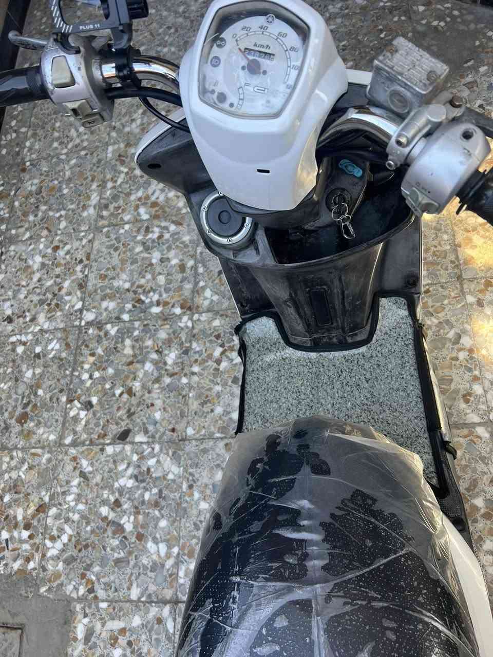 السلام عليكم دراجة ماكس بوليس اخت الرمبة دراجة جديدة بلادية مكينة بلادي كهربيات كلها شغالة نكرة سلف العنوان بغداد البياع قرب تقاطع درويش اتصل ع ***********
