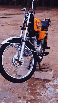 السلام عليكم دراجه للبيع رابيدو 6 احرف قبق الاسود كامله من كلشي مكفول شاصي ومكينه ما مفتوحه سعر 600 مكان بصرة سفوان ***********
