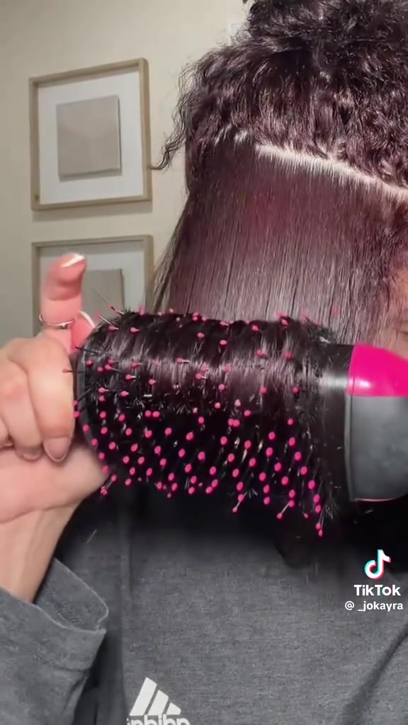 Enzo 🇮🇹 الايطالية 🇮🇹 مميزاتها🔥استشوار   

مميزاتها🔥

✅استشوار ومشط ف نفس الوقت.
✅مجفف الشعر بخطوة واحدة لتجفيف شعرك.
✅(مشط + مجفف + مملس ناعم  )في جهاز واحد
✅تصفيف الشعر في وقت قصير.
✅سهلة الأستعمال.

💥يوجد به ثلاثة مستويات للحرارة قابلة للتعديل لأنواع مختلفة من  الشعر ومشط ف نفس الوقت.


**إذا كنت صاحب هذا الإعلان وتريد حذفه لأي سبب، رجاءا أرسل رسالة إلى الدعم الفني**