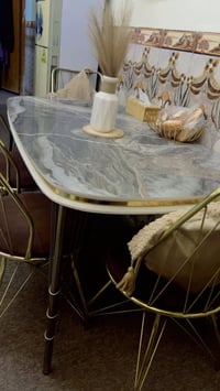 ميز طعام • طاولة سفرة