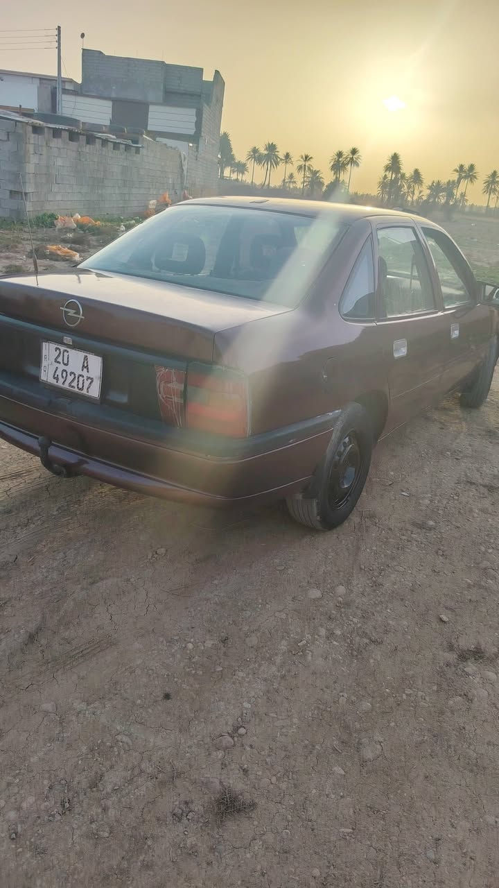 السلام عليكم
اوبل فكترا موديل ١٩٩٠
 رقم ديالى انكليزي سنوية ل 2028
كير ومكينة خير من الله كهربائيات كلها شغالة صدر جديد
السعر 35 وبيها مجال بسيط

***********
