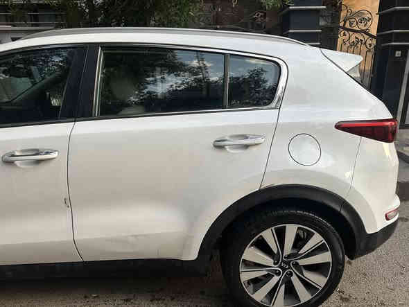 سلام عليكم 
سبورتج خليجي موديل ٢٠١٦ ماشيه ١٠٥ الف  للبيع 
السياره باسمي ثاني يوم تحويل رقم بغداد 
السياره بيهه الباب عكس السايق مصبوغ نص الجوه فقط
مابيهه غير شي صبخ 
وبيهه الباب خلف السايق بي طخه خفيفه  ممصلحه منزله بالصور
وجاملغ عكس السايق ايضا بي طخه بسيطه ممصلحه منزله بالصور 
واكو بعض الشخوط اكيد بالسونار تبين 
واكيد ايرباك سليم  
تبريد ممتاز 
المحرك والكير مكفولات مابيهم شي واكيد الي يشتري لازم ياخذه فحص قبل البيع 
السعر مطلوب بيهه ١٧٥ ورقه وبيهه مجال 
التواصل على رقمي
***********
