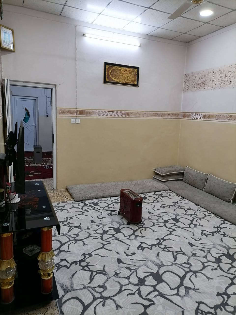 السلام عليكم بيت للبيع 
حي العامل الثانية 
المساحة 200/م ركن طابق واحد غرفتين وهول واستقبال كاشي الاستقبال سقوف ثانوية 
قرب ساحة د.ليث 
السعر/155 قابل للتفاوض
لتفاصيل اكثر مراسلة الصفحة او الاتصال بالرقم ***********
