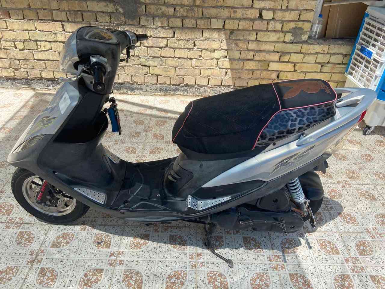 سلام عليكم 
ماكس عدله للبيع 
الدراجه حلوه وتخبل ماناقصه برغي 
الدراجه بلاد من محرك من كهربائيات 
الدراجه بيه تزويد ويل رياضي 
كلاجات جداد بنزات جداد تايرات جداد 
الدراجه ماصارله شهر من نزلته رمبه 
السعر خاص 
مكان حله ابو غرق قرب شارع الروضة 
الرقم ***********
