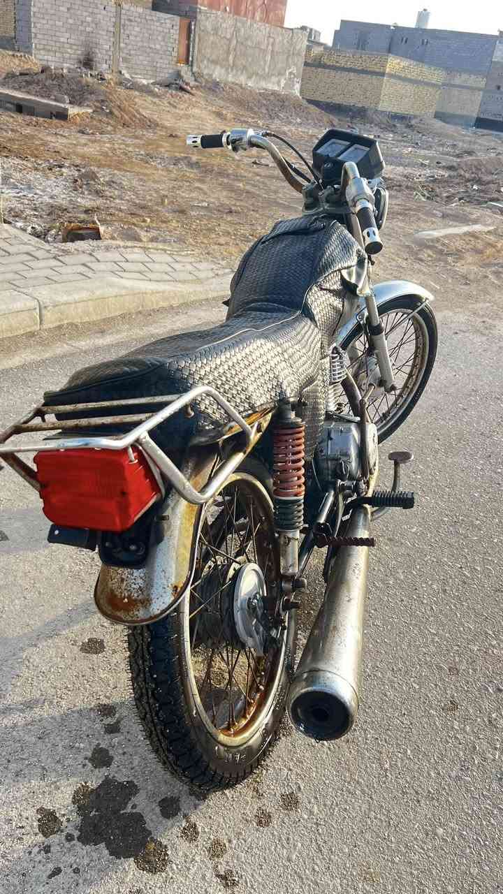 دراجه ايراني ادوات مكفوله من السرقه وبيها رقم شاصي يعني ما تنكض كهربائيات كامله بس جيب باتري وشد كابريته رابيدو شد جديد دراجه هندر واحد تشتغل كهربائيات لايت امامي وبك لايت وعينه وسويج شغال الدراجه كلشي ما ناقصها بس ترتيبات بسيطه ماتكلف السعر 175 وبيها مجال
قليل
***********
